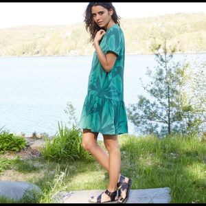 Women’s short sleeve ruffle hem dress